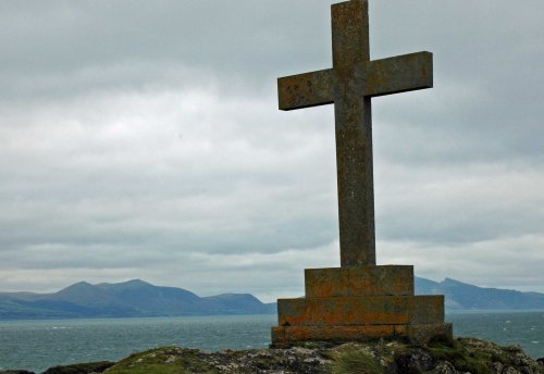 The memorial cross