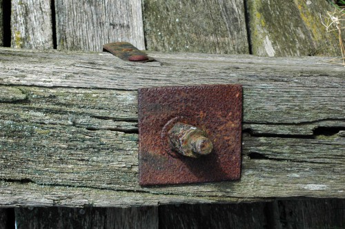 150218TGBR85-Sharpness-Rusting nut and bolt