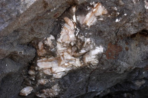 Quartz in limestone