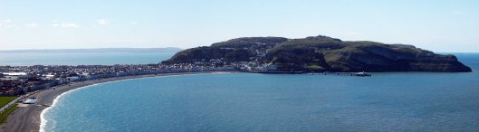 Panoramic view of Llandudno, the pier and Great Orme with Anglesey in the background (click to enlarge)